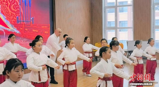 �����݆Tʷ����(qu��n)���ڽoС�W(xu��)�������n����ʯ���� �z