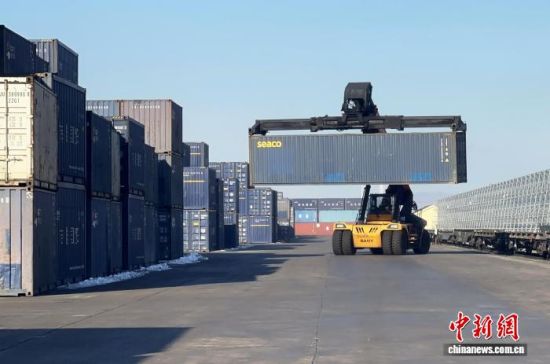 12��11�գ����֬q���������ˆT�ڬq���F·�ڰ��M(j��n)�м��b����b�������� �z