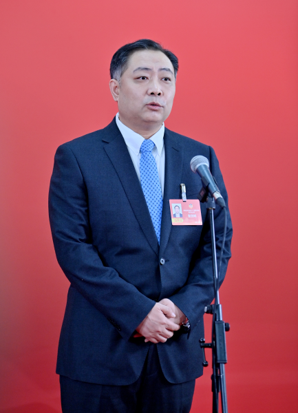 1��26�գ������f(xi��)����ʡ��ʮ����ί�T��(hu��)���ĴΕ�(hu��)�hί�Tͨ�������ބ���ش�ӛ���ᆖ(w��n)�� ���� �z