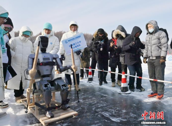 1��10�գ������L����һ���C���˱�ѩِ�У��C�������������ϓ]��ѩ�����ڱ����ϊ^����������������ӛ�� ���� �z