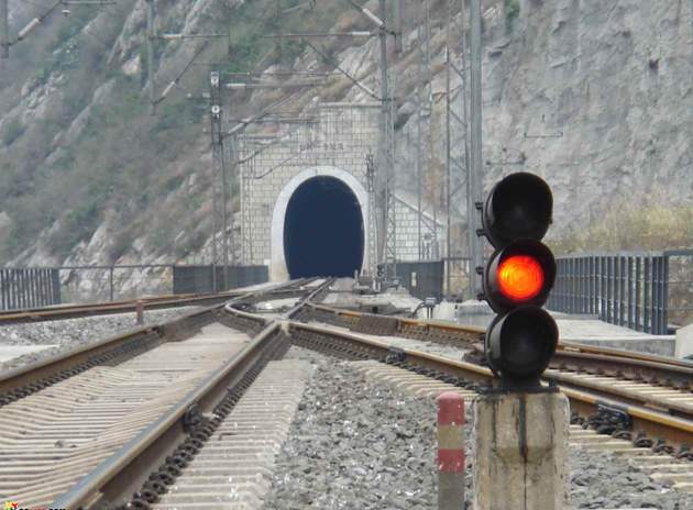 石家莊哪些學(xué)校開設(shè)鐵道信號專業(yè)？