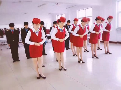 女生學高鐵乘務有什么優(yōu)勢？有沒有前途？
