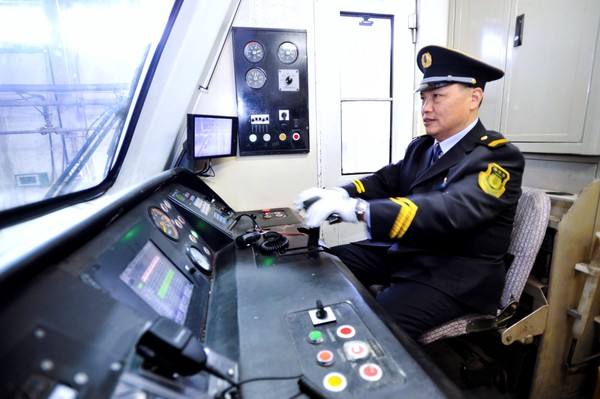 鐵路司機(jī)考試?yán)碚摽荚嚦煽儙啄陜?nèi)有效？