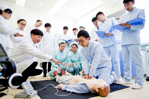 初中生為什么不能直接報(bào)臨床醫(yī)學(xué)和口腔醫(yī)學(xué)呢？