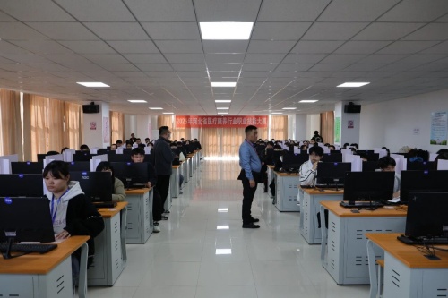 石家莊冀聯(lián)醫(yī)學(xué)中專學(xué)?？诒趺礃?></a>
                    </dd>
                    <dt class=